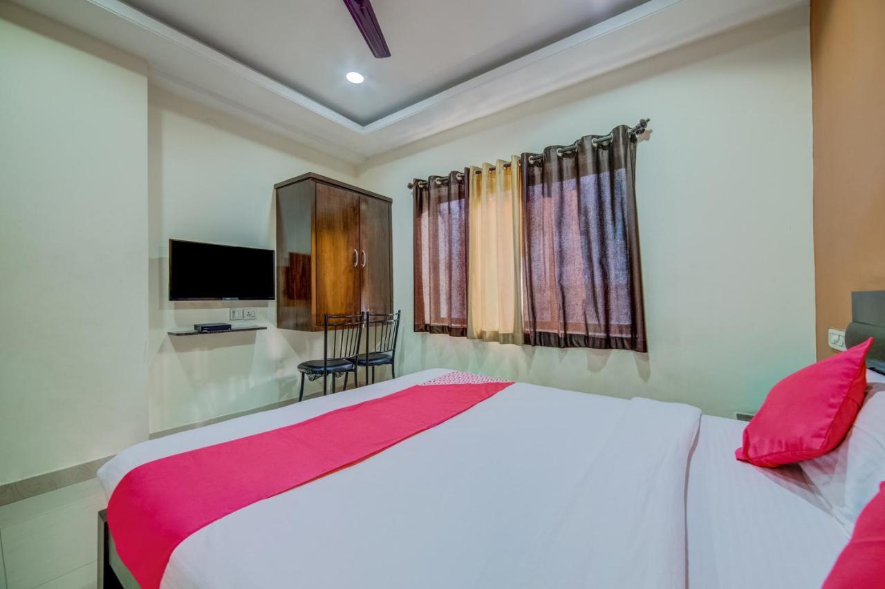 Oyo 18431 Hotel Celestee Grand Haidarábád Kültér fotó