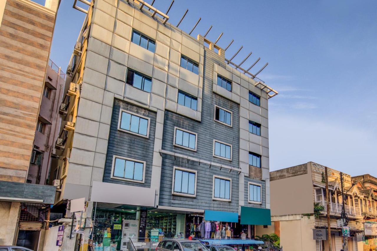 Oyo 18431 Hotel Celestee Grand Haidarábád Kültér fotó